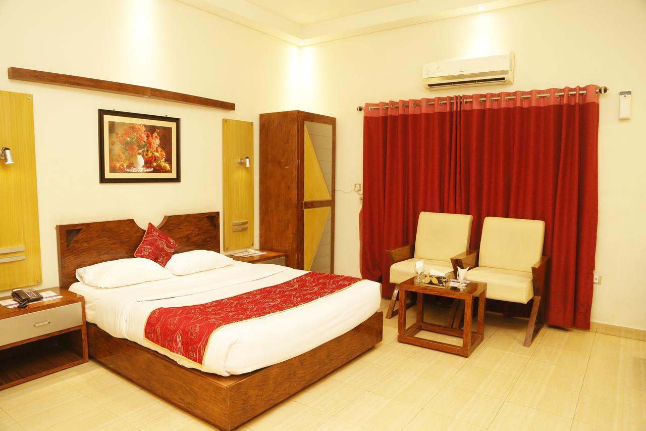 The Grand Regency Hotel Bahawalpur Exterior photo